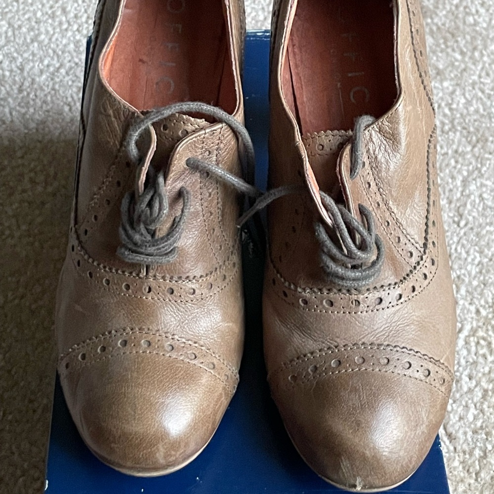 Olive green leather Womens lace up brogues with stacked heel. Size 40